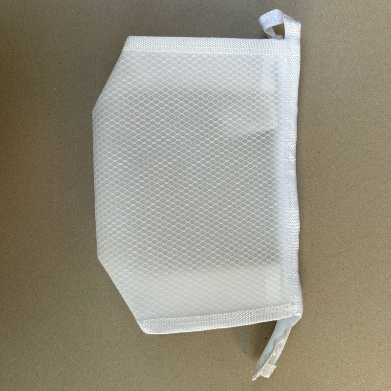 ရှင်းလင်းသောအလှကုန်ပစ္စည်းအိတ်ကိုမည်သို့သန့်ရှင်းရေးလုပ်နည်း